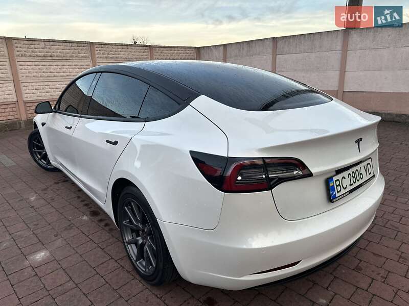 Седан Tesla Model 3 2020 в Стрые