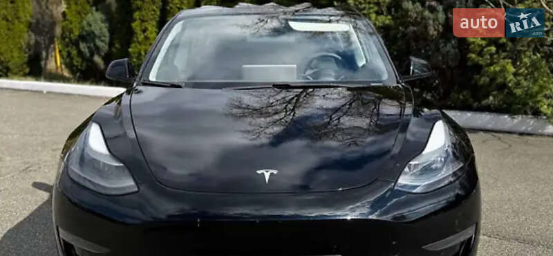 Седан Tesla Model 3 2021 в Киеве