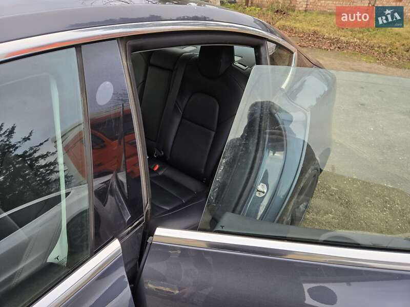 Седан Tesla Model 3 2020 в Снятине