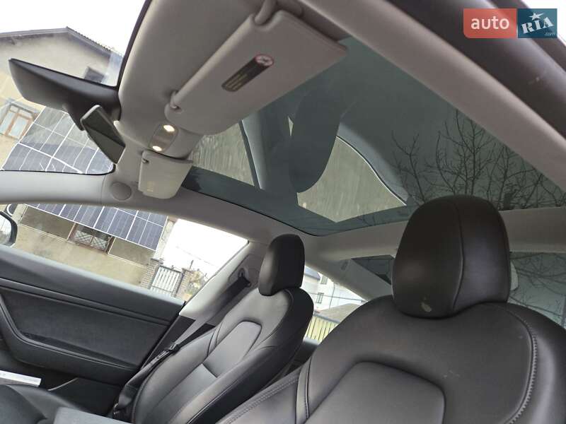 Седан Tesla Model 3 2020 в Снятине