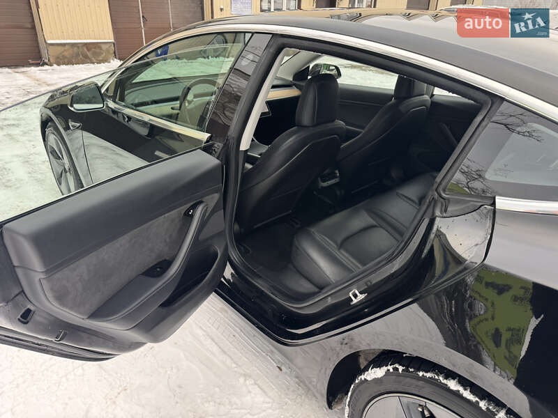Седан Tesla Model 3 2018 в Киеве