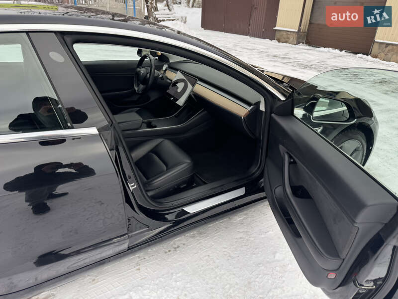 Седан Tesla Model 3 2018 в Киеве