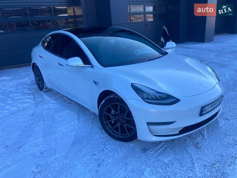 Седан Tesla Model 3 2019 в Киеве