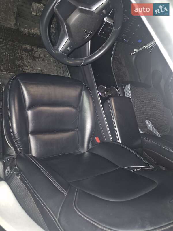 Седан Tesla Model 3 2019 в Кропивницком фото 6 Седан Tesla Model 3 2019 в Кропивницком