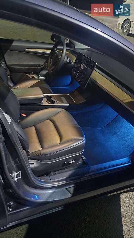 Седан Tesla Model 3 2021 в Великих Мостах