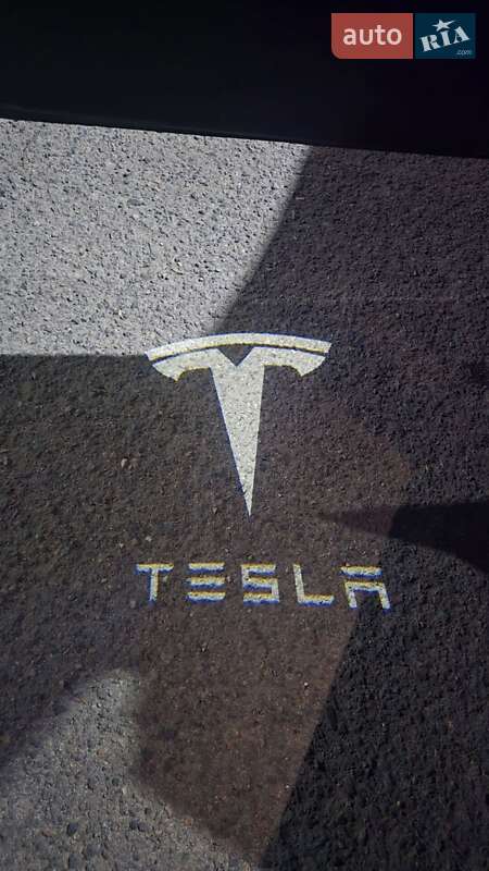 Седан Tesla Model 3 2021 в Великих Мостах