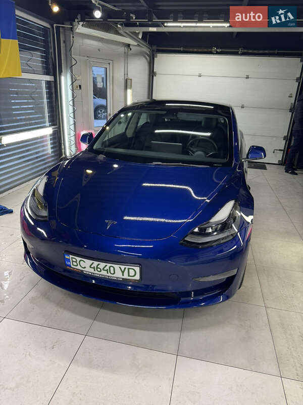 Седан Tesla Model 3 2022 в Львове