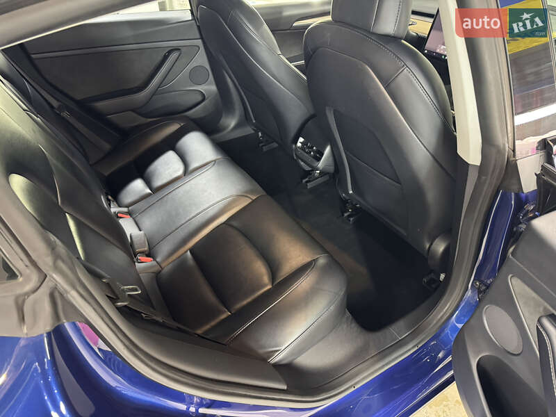 Седан Tesla Model 3 2022 в Львове