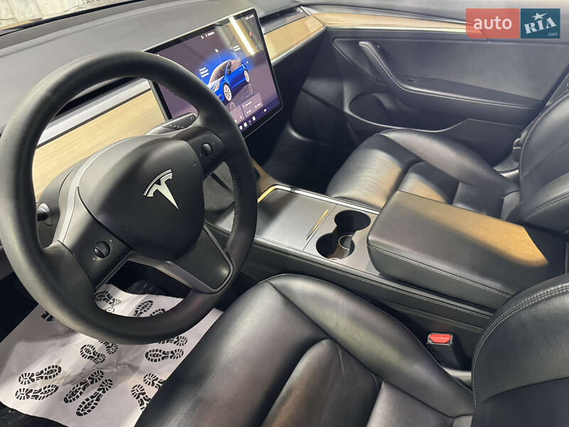 Седан Tesla Model 3 2022 в Львове