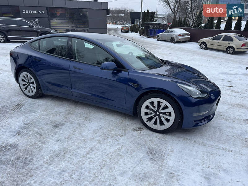 Седан Tesla Model 3 2022 в Львове