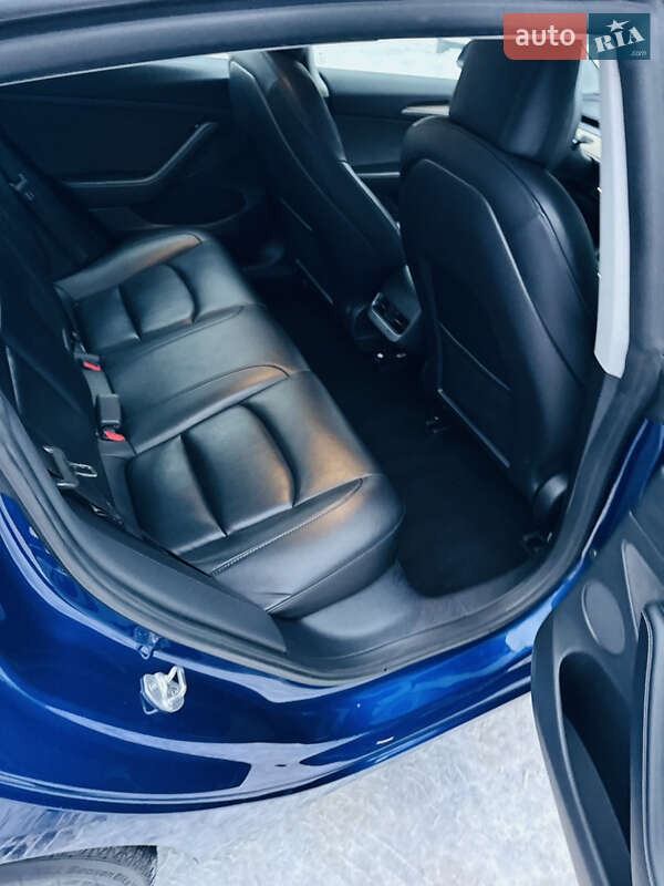 Седан Tesla Model 3 2022 в Львове