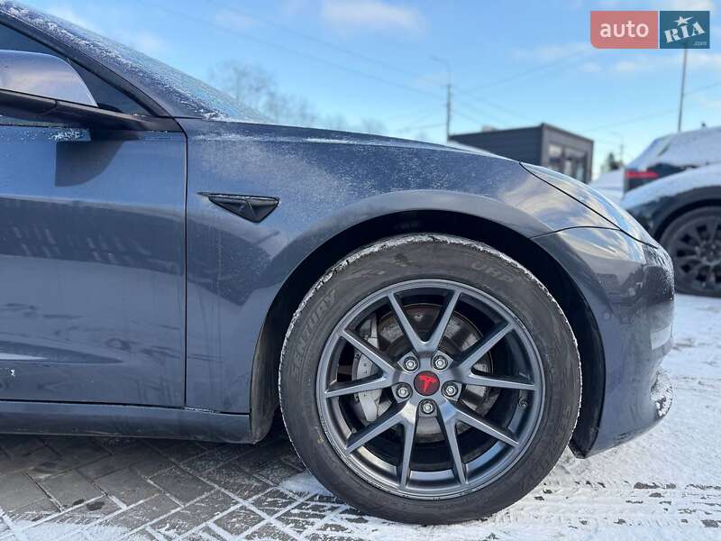 Седан Tesla Model 3 2021 в Луцке