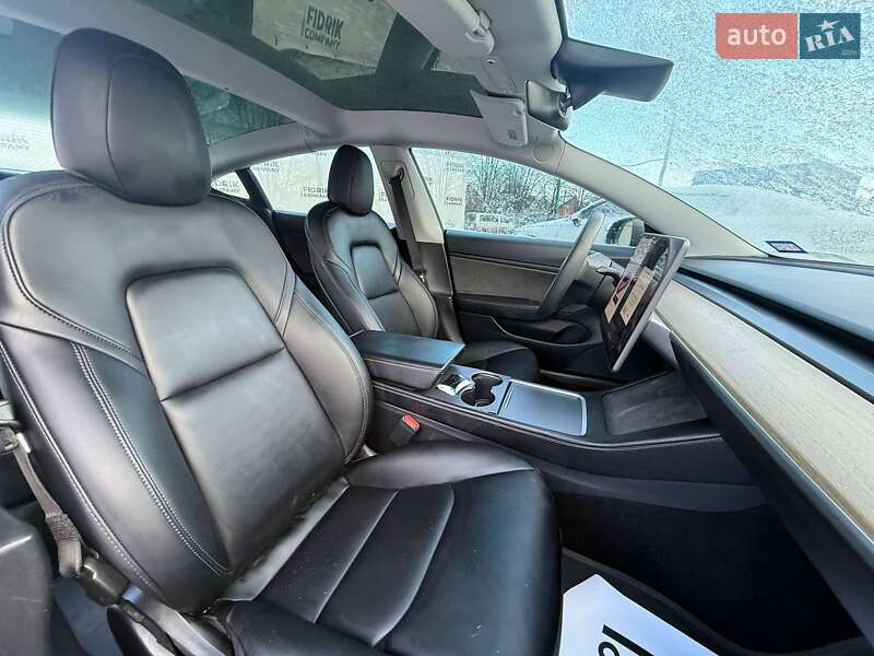 Седан Tesla Model 3 2021 в Луцке