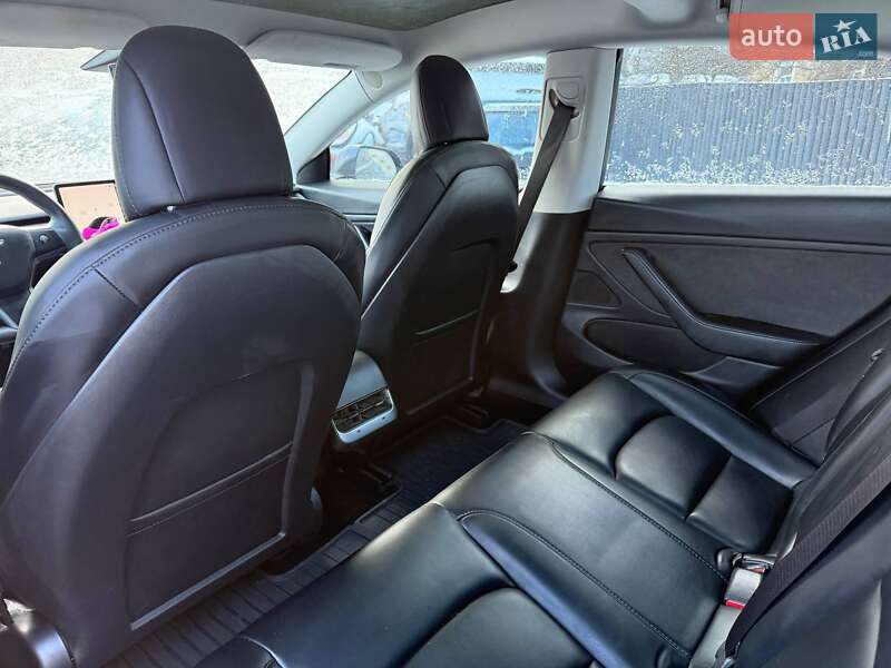 Седан Tesla Model 3 2021 в Луцке