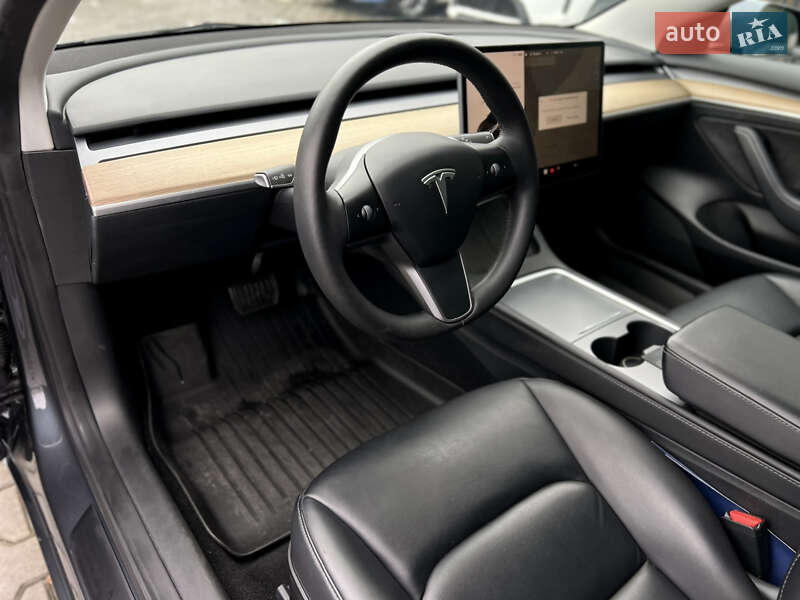 Седан Tesla Model 3 2023 в Одессе