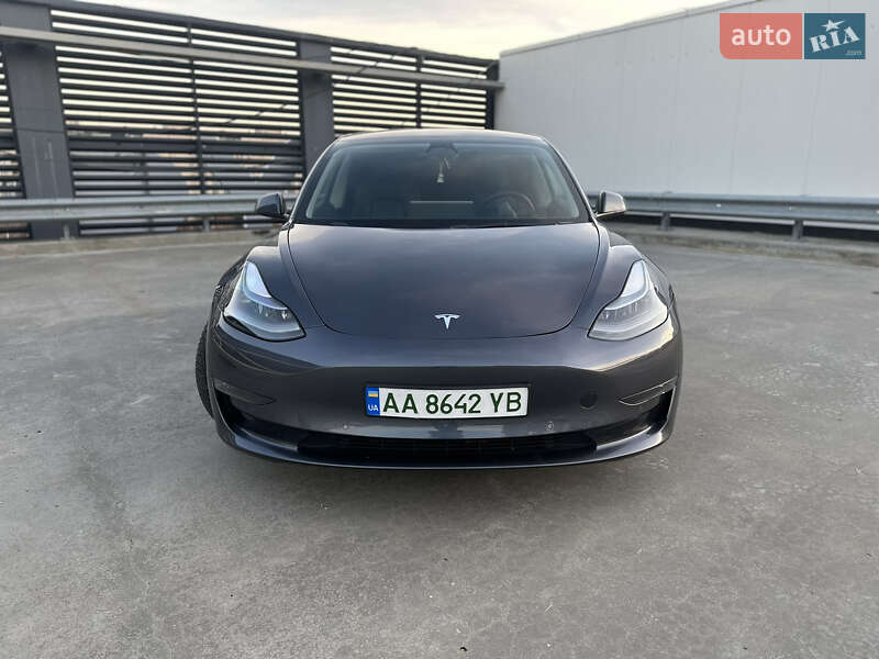 Седан Tesla Model 3 2022 в Киеве