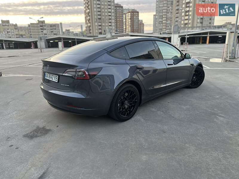 Седан Tesla Model 3 2022 в Киеве