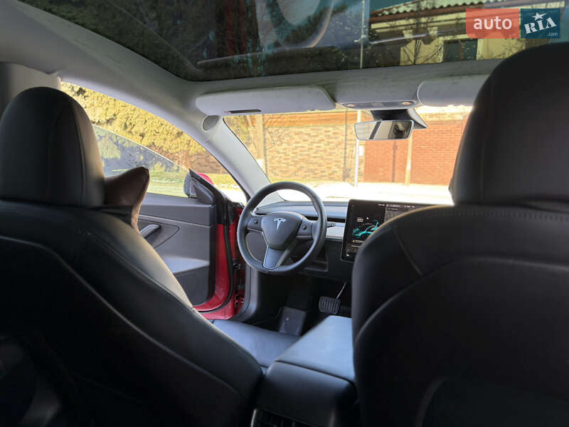 Седан Tesla Model 3 2020 в Киеве