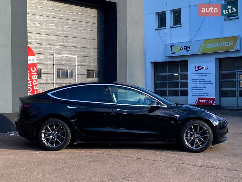 Седан Tesla Model 3 2019 в Киеве