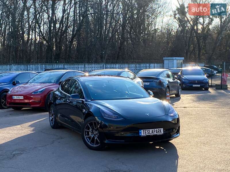 Седан Tesla Model 3 2019 в Киеве
