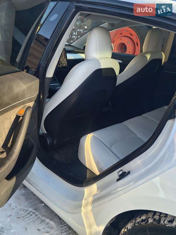 Седан Tesla Model 3 2022 в Кропивницькому