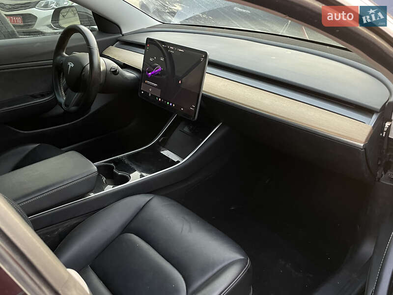 Седан Tesla Model 3 2018 в Луцке