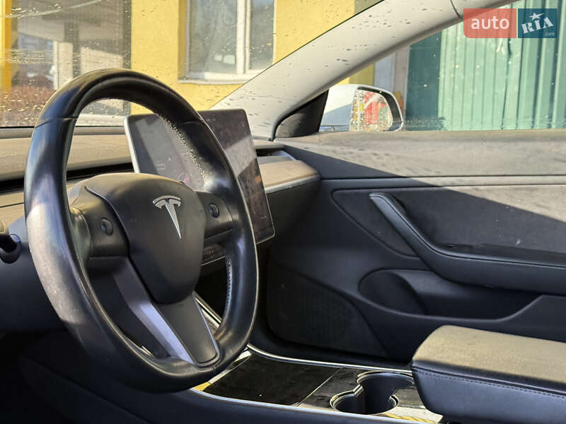 Седан Tesla Model 3 2018 в Киеве