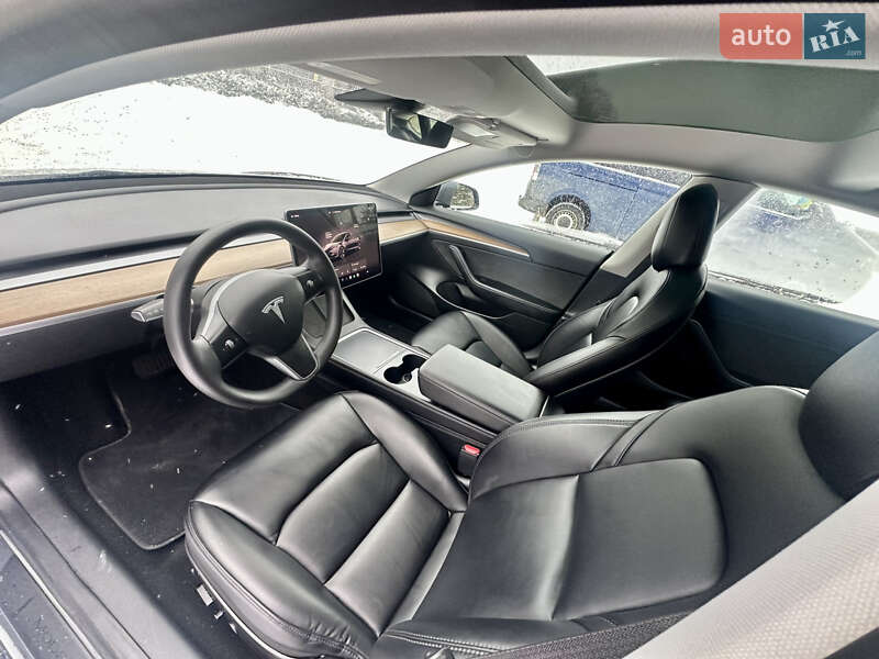 Седан Tesla Model 3 2022 в Львове