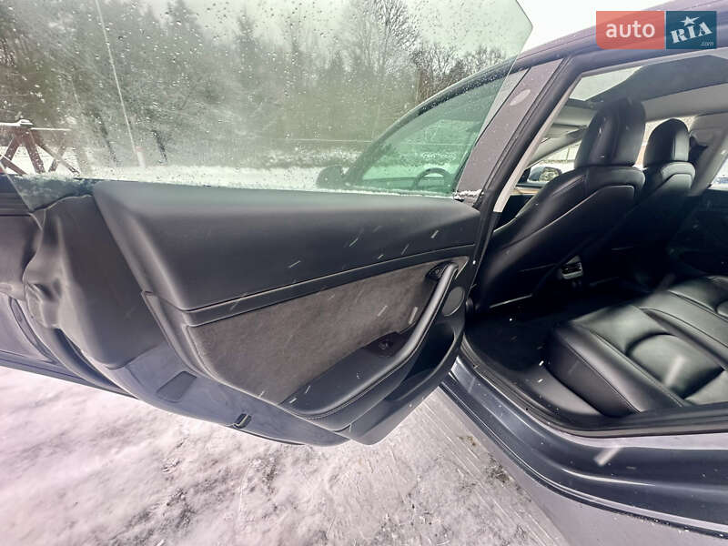 Седан Tesla Model 3 2022 в Львове