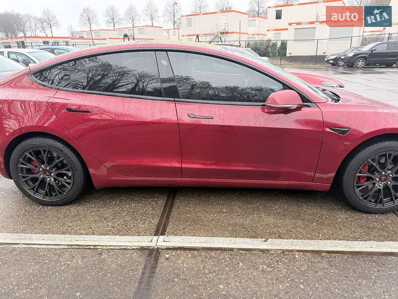 Седан Tesla Model 3 2018 в Чернівцях