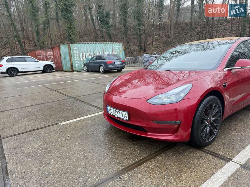 Седан Tesla Model 3 2018 в Чернівцях
