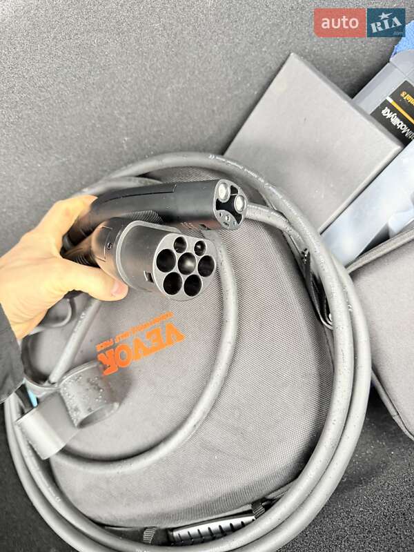 Седан Tesla Model 3 2018 в Чернівцях