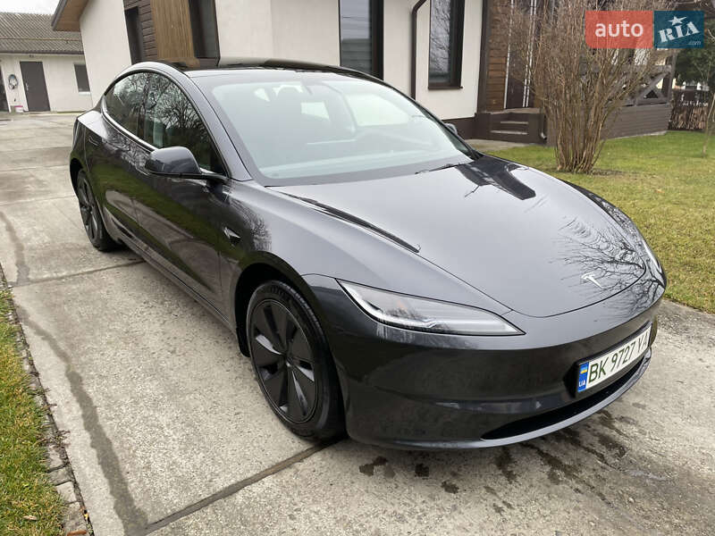 Седан Tesla Model 3 2024 в Остроге