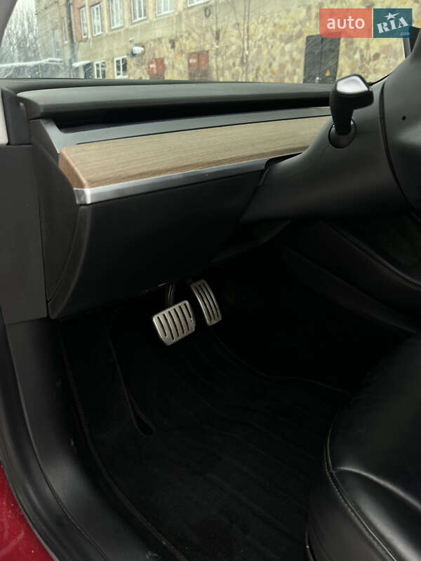 Седан Tesla Model 3 2021 в Новом Роздоле