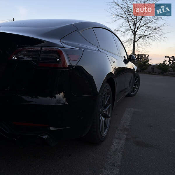 Седан Tesla Model 3 2022 в Києві