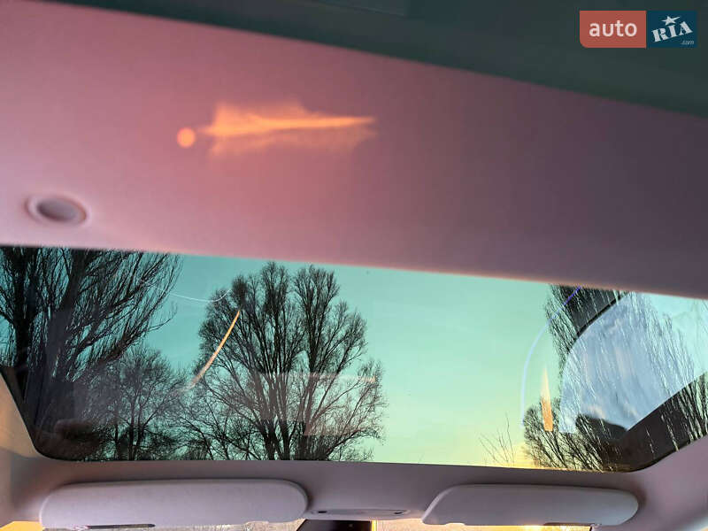 Седан Tesla Model 3 2024 в Днепре