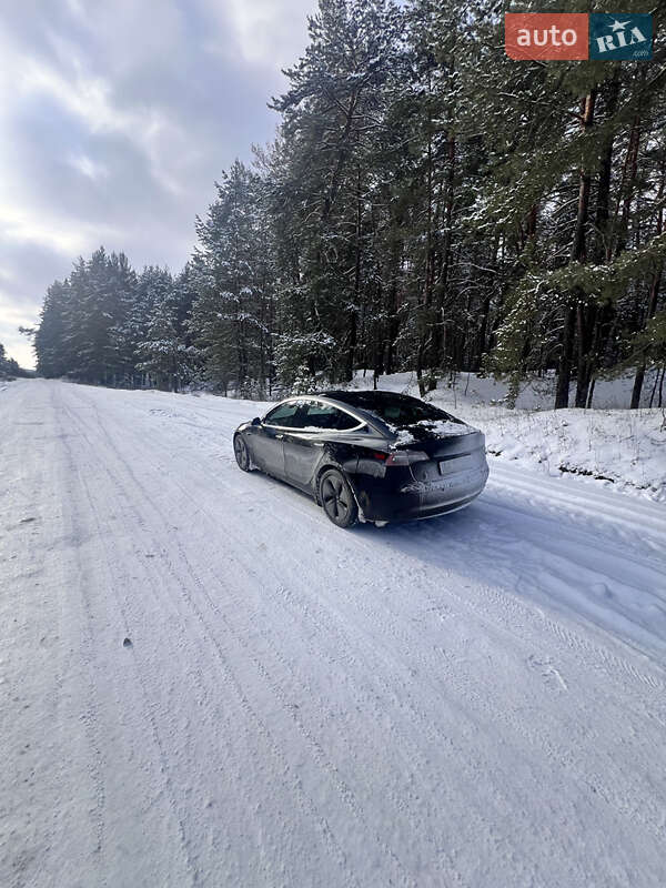 Седан Tesla Model 3 2020 в Киеве фото 4 Седан Tesla Model 3 2020 в Киеве
