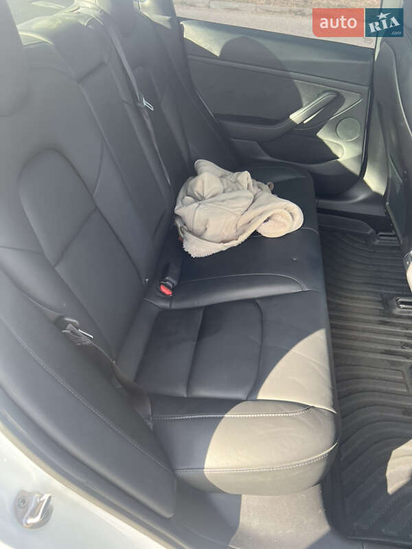 Седан Tesla Model 3 2018 в Львові