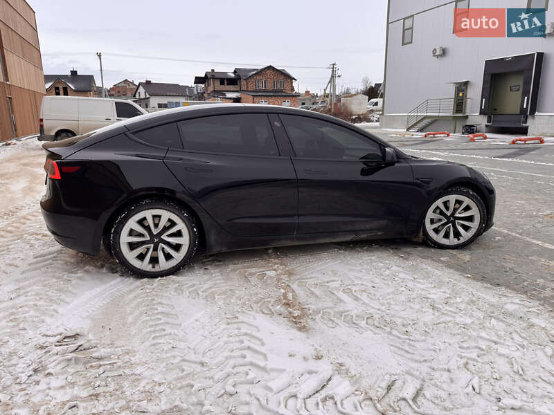 Седан Tesla Model 3 2022 в Дублянах