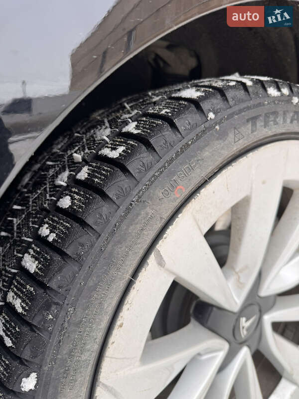 Седан Tesla Model 3 2022 в Дублянах