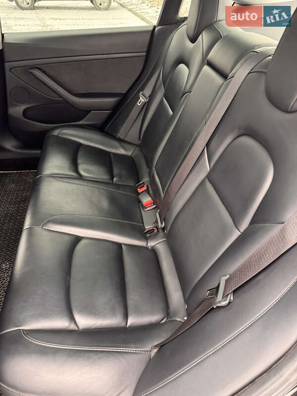 Седан Tesla Model 3 2022 в Дублянах