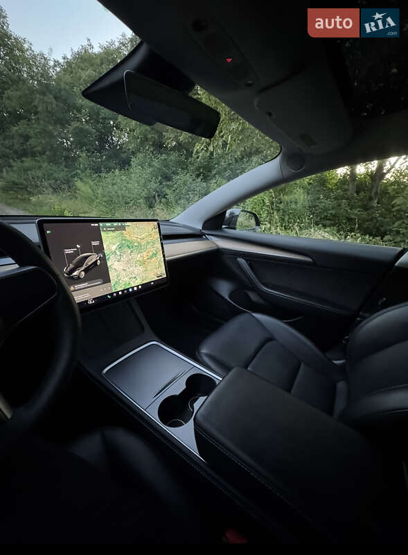 Седан Tesla Model 3 2022 в Чернівцях