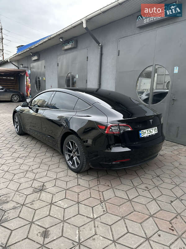Седан Tesla Model 3 2023 в Одесі