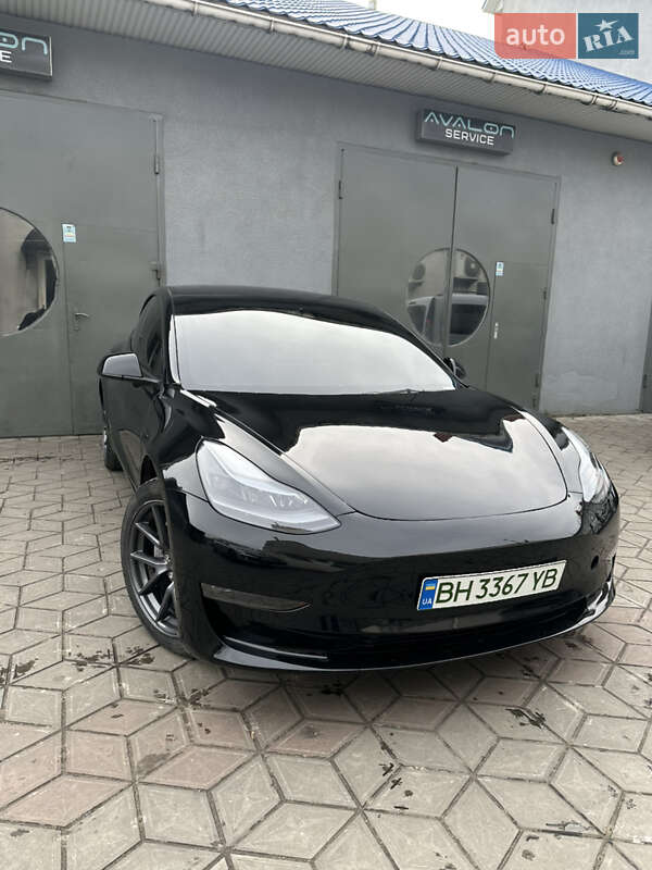 Седан Tesla Model 3 2023 в Одесі