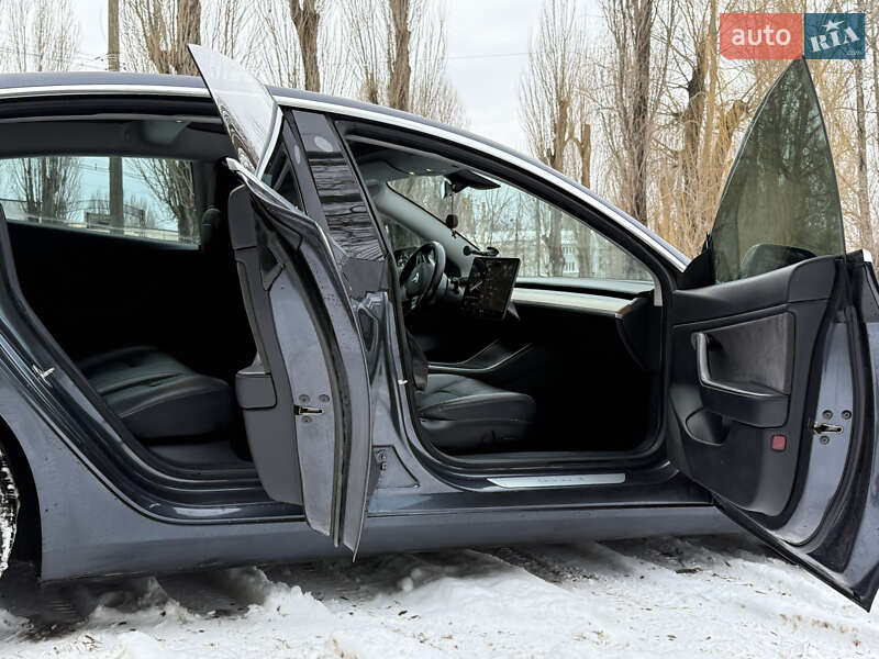 Седан Tesla Model 3 2018 в Житомирі