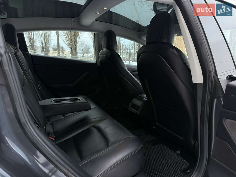 Седан Tesla Model 3 2018 в Житомирі