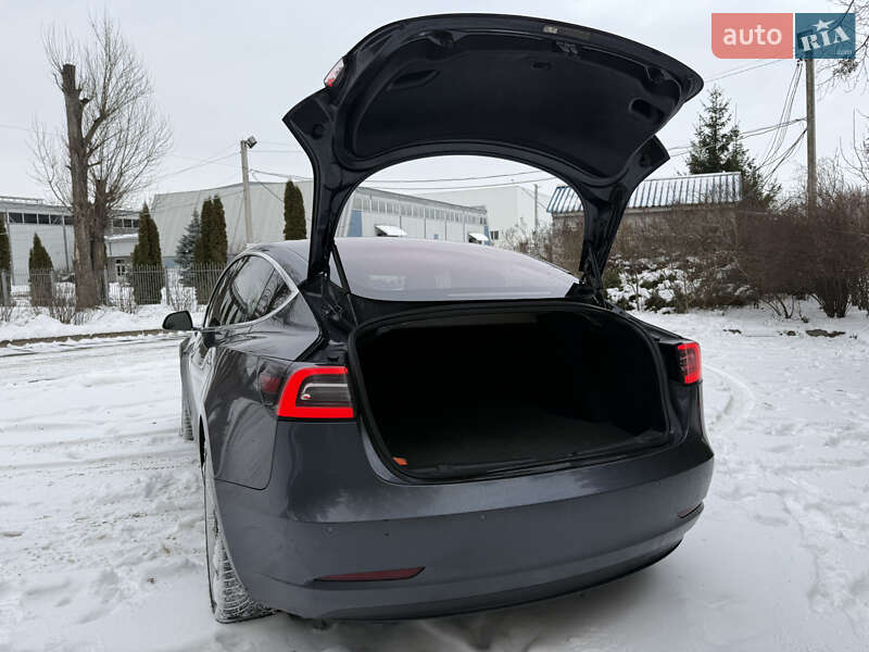 Седан Tesla Model 3 2018 в Житомирі