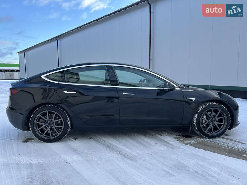 Седан Tesla Model 3 2020 в Виннице