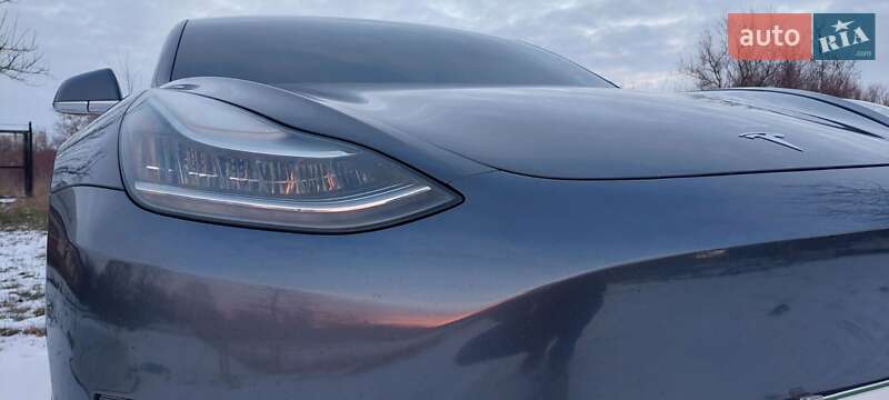 Седан Tesla Model 3 2020 в Черновцах