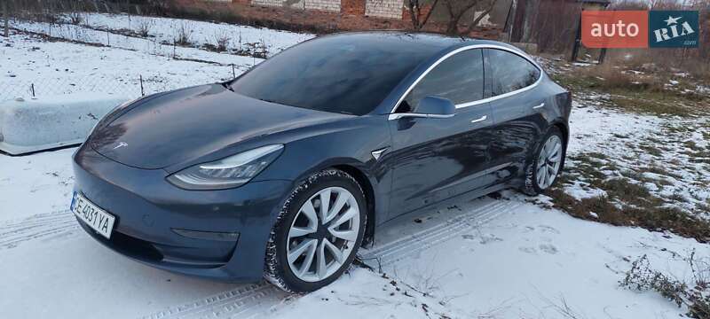 Седан Tesla Model 3 2020 в Черновцах